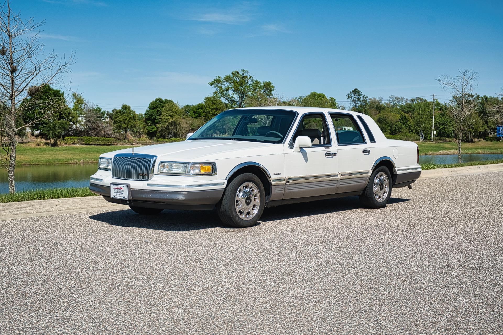 1997 Lincoln Town Car SIGNATURE